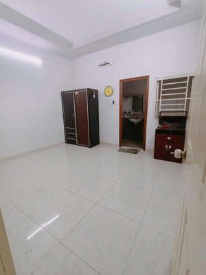 cần pass phòng nhà nguyên căn 2tr150/ tháng