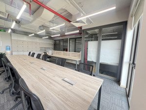 cho thuê văn phòng st morizt diện tích 100m2 nội thất hoàn thiện full . xem văn phòng 