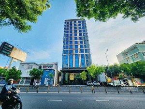 dòng tiền 1.5 tỷ. building 14 tầng mt ung văn khiêm. 40 x 46m. hđt: 1.5 tỷ. giá 216 tỷ.