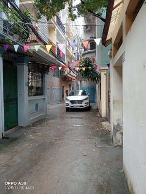 mặt ngách ô tô lùi cửa, sau 1 nhà ra mặt phố qui hoạch, khu vip quan chức quân đội, vị trí hiếm .