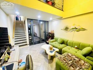 • [BÁN NHÀ + QUẬN 6] KHỐI PHỐ BỪNG SÁNG GIỮA NÉT SỐNG HIỆN ĐẠI • Hẻm 489B Hậu Giang – 40m² – 5 tầng – ngang 3.5m × dài 11m – giá 8.8 tỷ – Phường 11 – Quận 6 • Nhà đẹp khu phân lô đồng bộ, hẻm xe hơi 6m thông thoáng