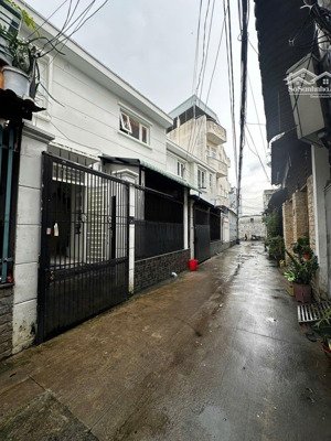 nhà đẹp linh trung hẻm xe hơi giá chỉ 5 tỷ tl nhẹ