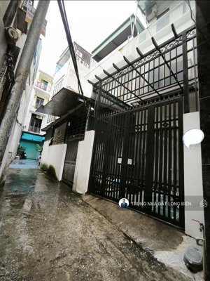 chính chủ bán gấp căn nhà thạch bàn ngay tttm aeon mall long biên nhà dân xây 44m2 x 3t ngay phố