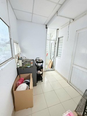 1 pn riêng, tách bếp, full nt, cửa sổ, sân phơi thoáng mát- gần 3/2 cắt lê đại hành, đh bách khoa