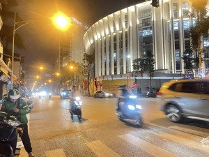 kinh doanh miễn quy hoạch, mặt phố lê duẩn hai bà trưng 14,2 tỷ tìm chủ mới, 5 tầng, 35m2, sổ vuông