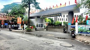 bán nhà ngay trường thcs kim giang- thanh xuân, 5 tầng cạnh ô tô, giá 8.4 tỷ. lh 