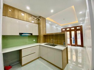bán nhà hồ tùng mậu nhà xây mới xách vali về ở ngay 32m2. 5tâng . 4 phòng ngủ rộng rãi khép kín .