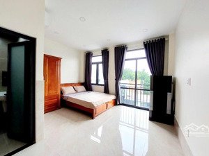 căn hộ ban công thoáng mát full tiện-cmt8 gần cv lê thị riêng