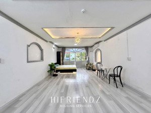 cho thuê căn hộ ban công giá tốt, 50m2, đường nguyễn chí thang, gần ueh q10, chợ lớn q5