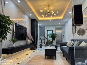 khu vực hiếm nhà bán trương công giai- cầu giấy, 7 tầng thang máy- full nội thất dt 40m2, mt 5m