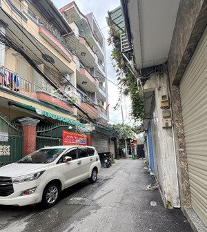 gần đh công nghiệp - nhà đẹp gần 50m2 (ngang nơn 5m) hẻm 4m - 15m ra hẻm xe tải - chỉ 6.35tỷ