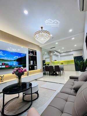 người nhà gửi bán 3 phòng ngủ 106m tòa hpc landmark, tầng đẹp full đồ giá 7.7 tỷ