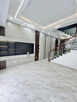 siêu phẩm 4 tầng hoàn thiện cực đẹp tđc vinhomes hồng bàng 40m chỉ 4,95 tỷ. lh 