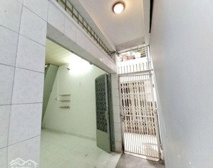 cho thuê nhà nguyên căn, 2 ban công, thoáng mát, yên tĩnh. phan văn trị