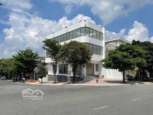 toà nhà mới 100% góc 2 mặt tiền hiệp thành 7x20 , 1 hầm 3 lầu tổng 600m2 sàn