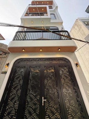 bán nhà mới tinh, gần công viên, cạnh hồ, xây độc lập, ô tô lùi cổng, 30m2, nở hậu, 7 tỷ 55