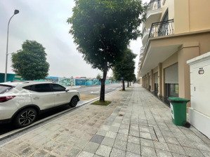 chính chủ gửi bán căn shophouse diện tích 98m đối diện chung cư. giá 14 tỷ.lh 