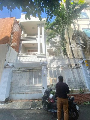 cho thuê biệt thự nguyễn văn trỗi, phường 11, phú nhuận.