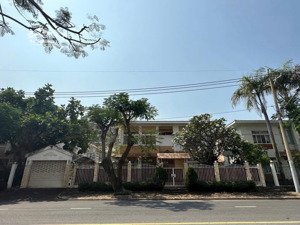 cần bán gấp biệt thự phú gia, phú mỹ hưng, q7 dt 396m², bán 150 tỷ. cam kết giá thật không ảo