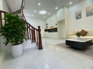 cần bán gấp nhà phố thanh đàm , 45m giá 7.3 tỷ , ngõ ba gác đỗ , ô tô đỗ gần nhà