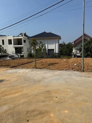 bán 75m2 đất sẵn sổ, cạnh kđt xanh vilas hòa lạc, gần ga metro 5, ngay cổng đh quốc gia, hơn 2 tỷ