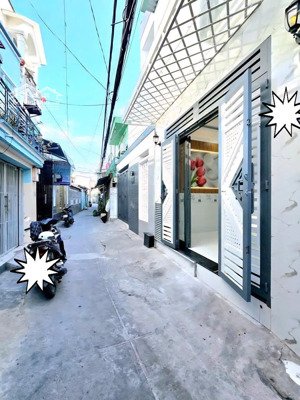 nhà nhỏ mới mà xinh ,đầy đủ nội thất,vào ở ngay chỉ 2,6 tỷ