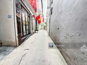 phân lô hồ ba mẫu, nhà nở hậu 5 tầng chắc chắn, trung tâm đống đa, gần công viên