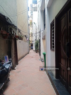 bán đất tặng nhà 3 tầng phố lạc long quân, dt 42m2, 30m ra ô tô tránh, phù hợp xây sửa làm ccmn