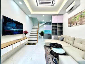 nhà đẹp căn góc 2 mặt - 2 tầng - 2 phòng ngủ - trần khắc chân