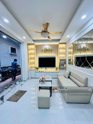 bán nhà trần hòa - hoàng mai, 30m 4 tầng mặt tiền 4m, ngõ nông, dân xây, full nội thất, giá 4,8 tỷ