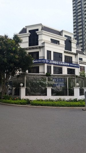 cho thuê nhà mặt phố đỗ đức dục. dt : 250m * 4 tầng. lô góc 2 mặt tiền phù hợp cafe, nhà hàng...