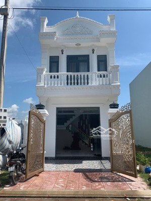 bán nhà nguyên căn bến lức long an, thiết kế 3pn nhà mới, thoáng, mặt tiền trc cửa rộng 7m nhà đẹp.