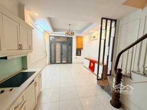 bán nhàthụy khuê, 8,4 tỷ, 32 m2, ngõ thông, gần phố, gần hồ tây