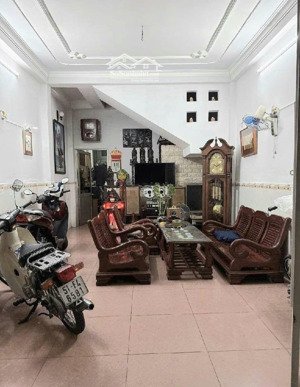 hxh thông 6m _ cách chợ gò xoài 100m _ cách mt đường số 4_30m , dt 4*16m _2 tầng _ nhỉnh 5.9 tỷ