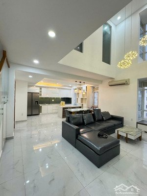 cho thuê căn hộ cao cấp penthouse sky garden 3 giá tốt nhất thị trường.lh thuý