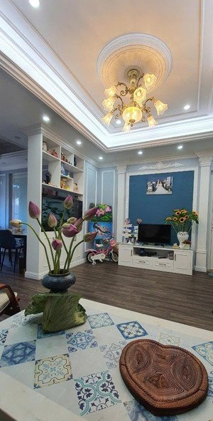 bán chung cư mặt phố cầu giấy căn góc 3 ngủ đẹp, có slot ôtô, sđcc giá chỉ 8.8 tỷ