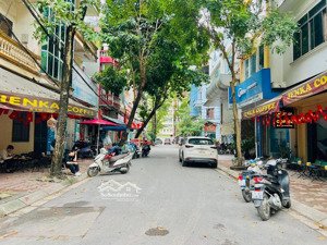 gia đình cần bán gấp nhà phân lô lạc long quân cầu giấy giáp tây hồ 55m 5 tầng oto vào nhà