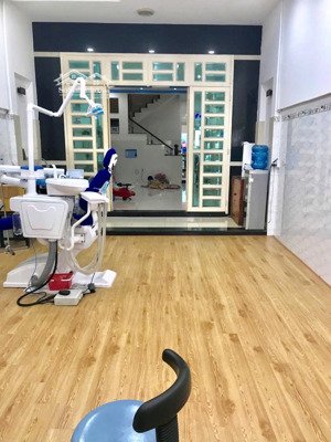 nhà mới 1 trệt 1 lầu mặt tiền đường đình phong phú, dt 108m2 đang cho thuê ổn định