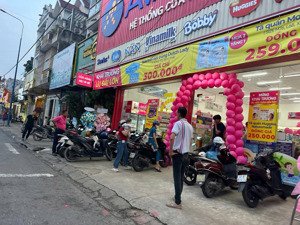 bán nhà d1 visip1, thu nhập 40triệu, vị trí ngay đèn đỏ, nhà của bác cả em. 