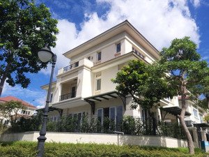 cần bán gấp biệt thự sala 331m2, hầm và 3 lầu, dtsd: 700m2, compound và an ninh 24/7, chỉ 177 căn.