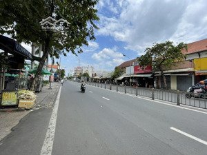 cho thuê nhà mt đường phạm văn chí dt 12 x 20m, cấp 4, giá 25 triệu/tháng