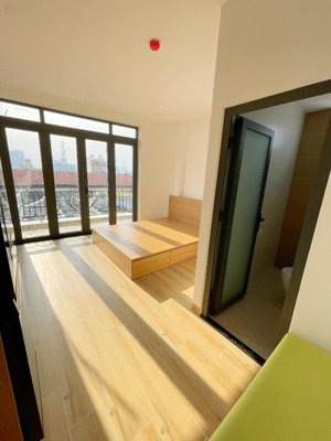 bến vân đồn q4 ban công cửa sổ thoáng mát ngay sát q1