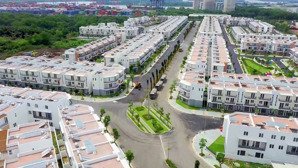 bán gấp shop house 3 mặt tiền vòng xoay đường đôi đẹp nhất dự án dragon village quận 9