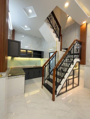 bán nhà âu dương lân 30.4m2 . đẹp hơn người yêu cũ. sát vách aeon tạ quang bửu