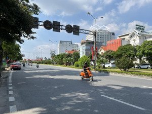 chủ nhà cần bán căn nhà 4 tầng khung thép mặt đường phạm văn đồng, dương kinh, hải phòng.