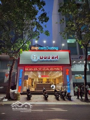 mặt tiền ngang 8m - sử dụng hơn 200m2 - ngay thảo cẩm viền - số 5c nguyễn thị minh khai, quận 1.!!