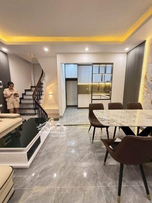 bán nhà xuân la, sát phố, ô tô đỗ cửa, nội thất xịn sò, 41m2, 9.7 tỷ.