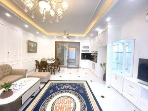 nhà đẹp kinh doanh vạn phúc- himlam.
nhà 7 tầng thang máy- thông sàn- kinh doanh- mt 5m. giá 23 tỷ.