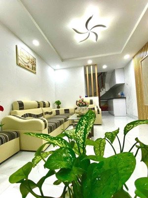 siêu phẩm văn chương nhà đẹp ở ngay- vài bước chân ra mặt ngõ 23m2 4tầng chỉ 5.3 tỷ có tl