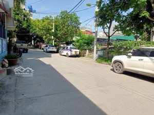 cần bán nhà gấp vin tây mỗ, nhà 2 mặt thoáng, thang máy, diện tích 45m2, xây 5 tầng, giá bán 6 tỷ x